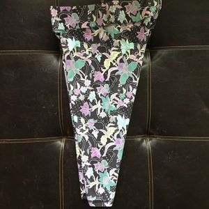 Victoria’s Secret Cropped Leggings - Size Large